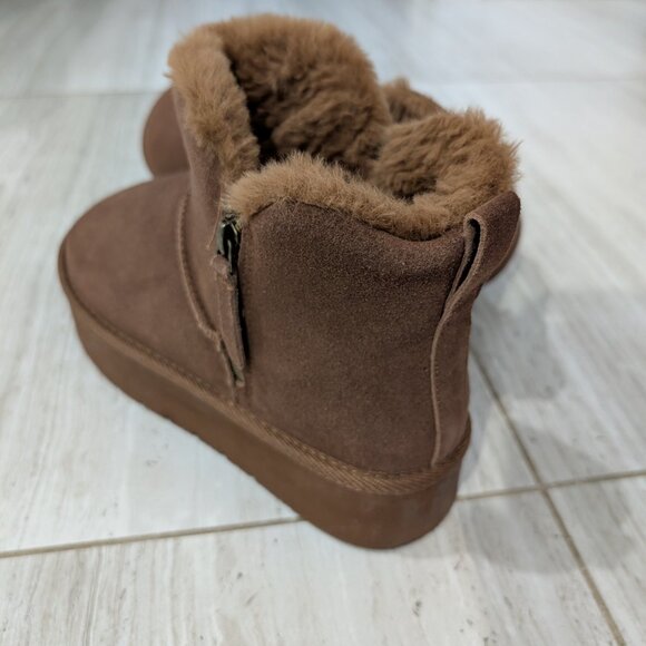 Boots - Picture 4 of 8